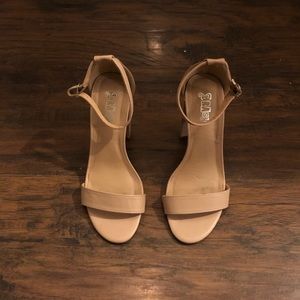 CHUNKY HEEL IN EXCELLENT CONDITION